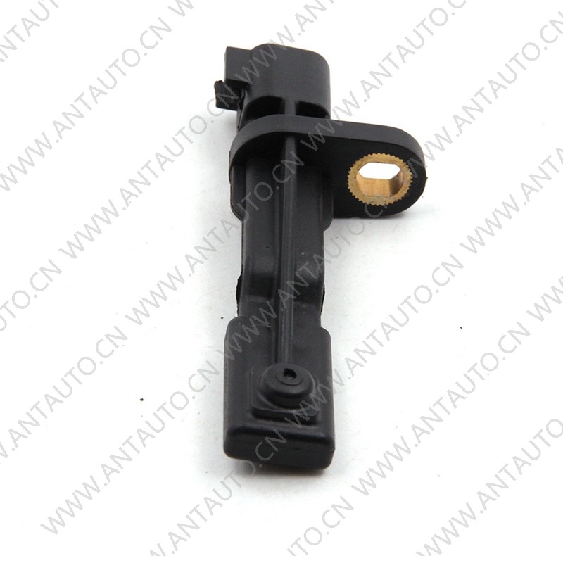 Датчик скорости вращения колес Датчик скорости вращения колес